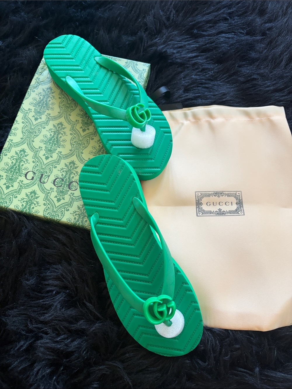 Gucci Emerald Green Rubber GG Thong Sandal - Picture 5 of 5